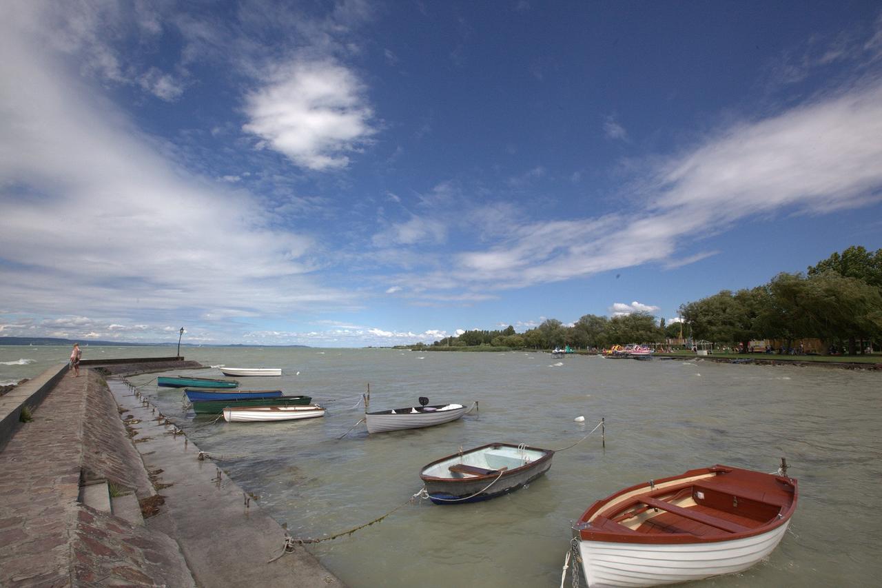 Oliver Inn Balatonlelle Buitenkant foto