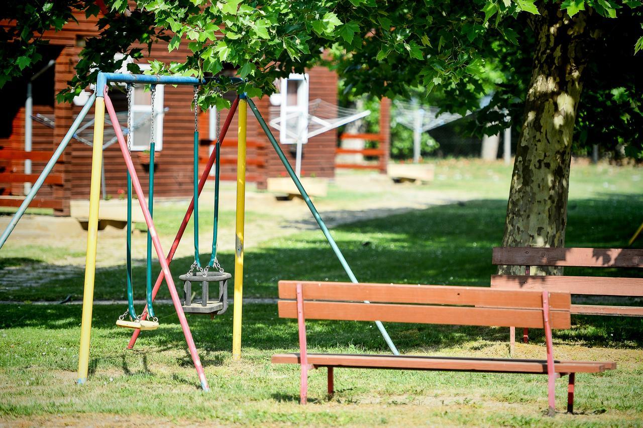 Oliver Inn Balatonlelle Buitenkant foto
