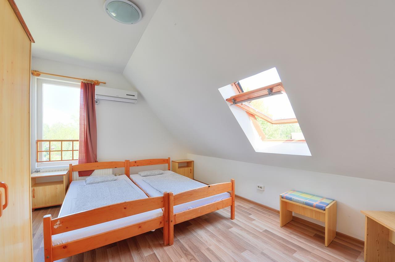 Oliver Inn Balatonlelle Buitenkant foto