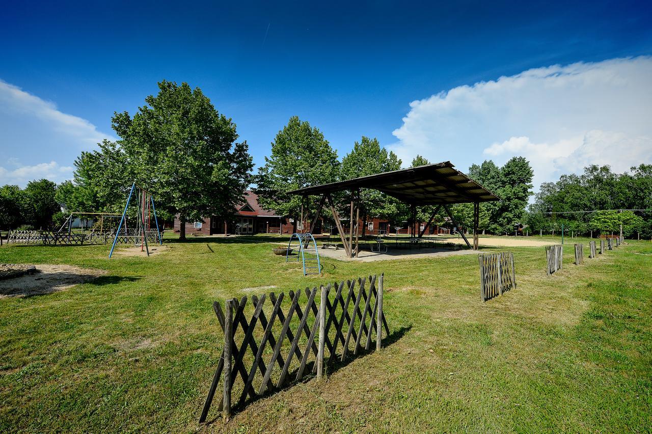 Oliver Inn Balatonlelle Buitenkant foto