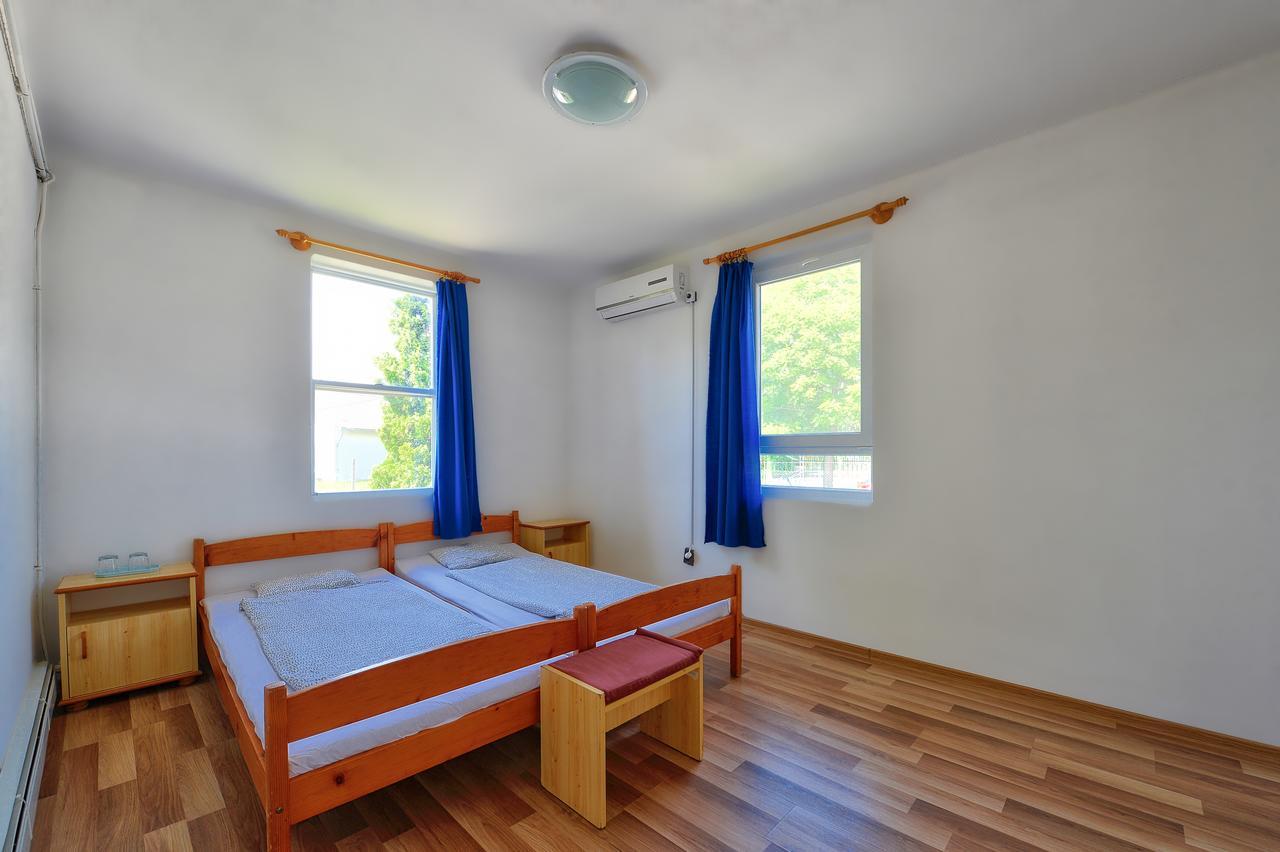 Oliver Inn Balatonlelle Buitenkant foto